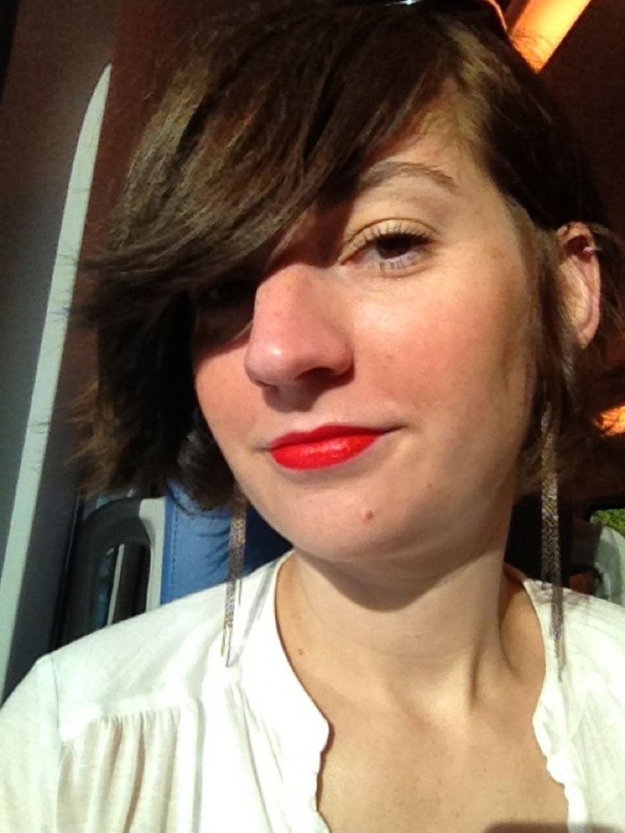 Bright Lipstick Academy_Lindsay Smith