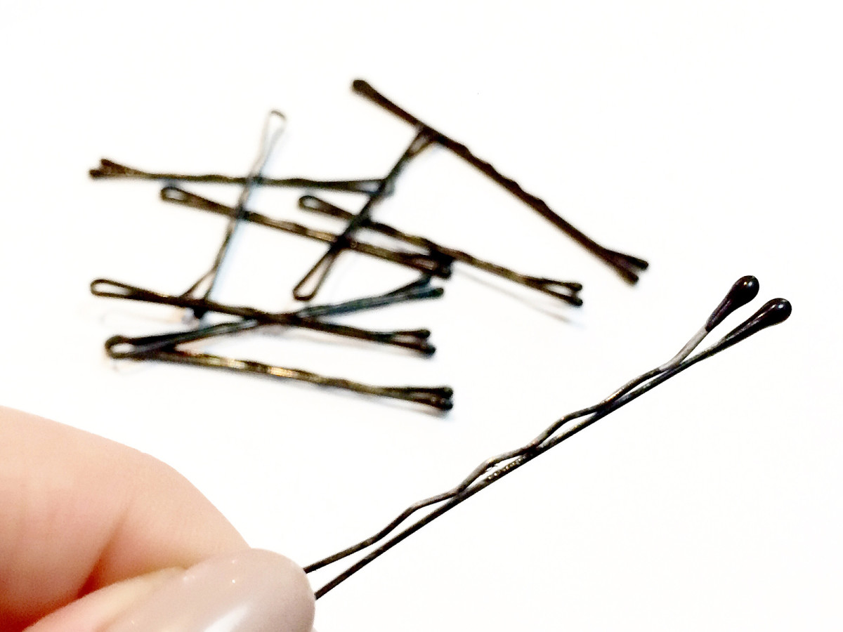 How to use a bobby pin the right way: this is the RIGHT way! Just like this!