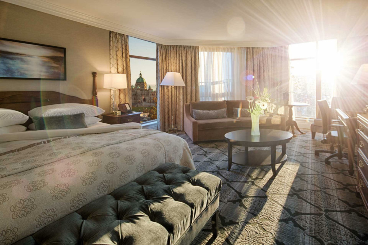 Magnolia Hotel, Victoria, BC: I could get so comfy in this corner suite
